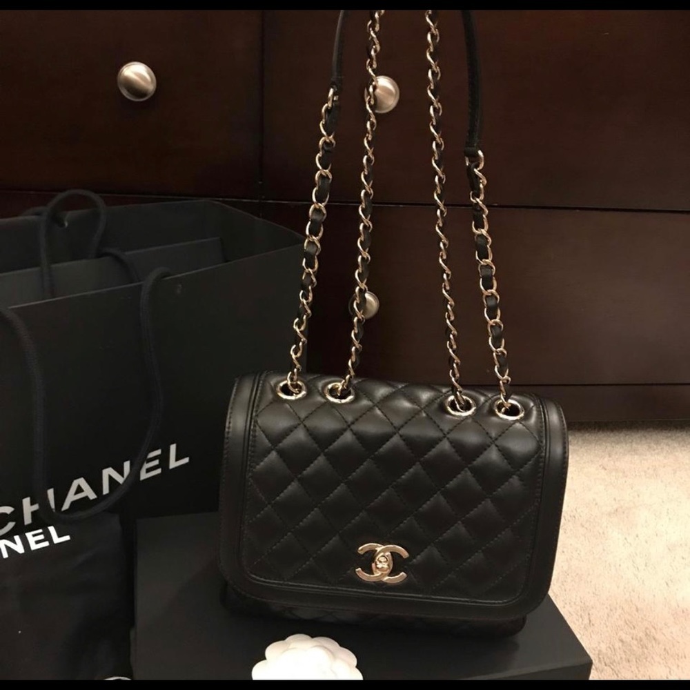 Chanel Flap Bag - Picture 2 of 8